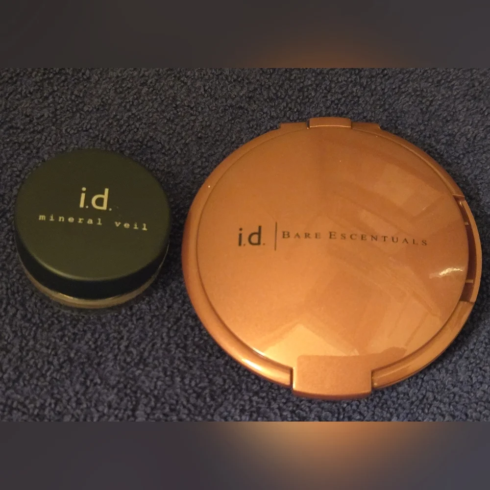 I.D Bare Minerals Bare Escentuals Feather Light Mineral Veil With Compact - New